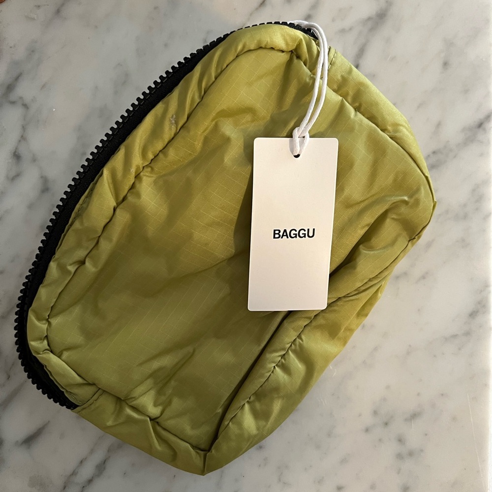 NWT BAGGU Puffy Fanny Back in Pistachio